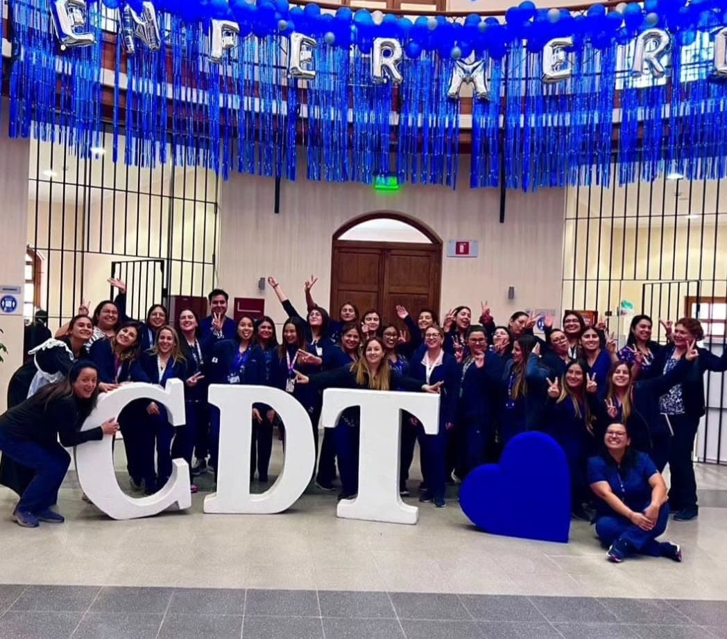 Equipo de enfermería del CDT celebrando